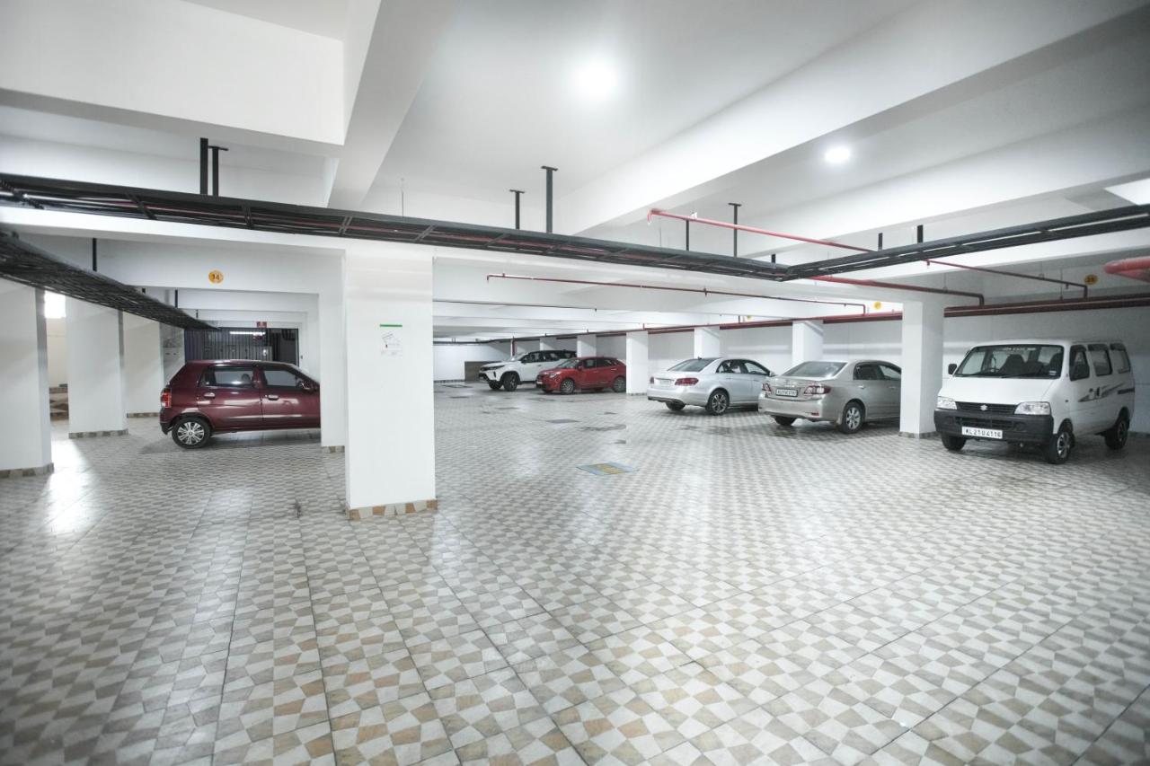 Kkm International Hotel Thiruvananthapuram ภายนอก รูปภาพ