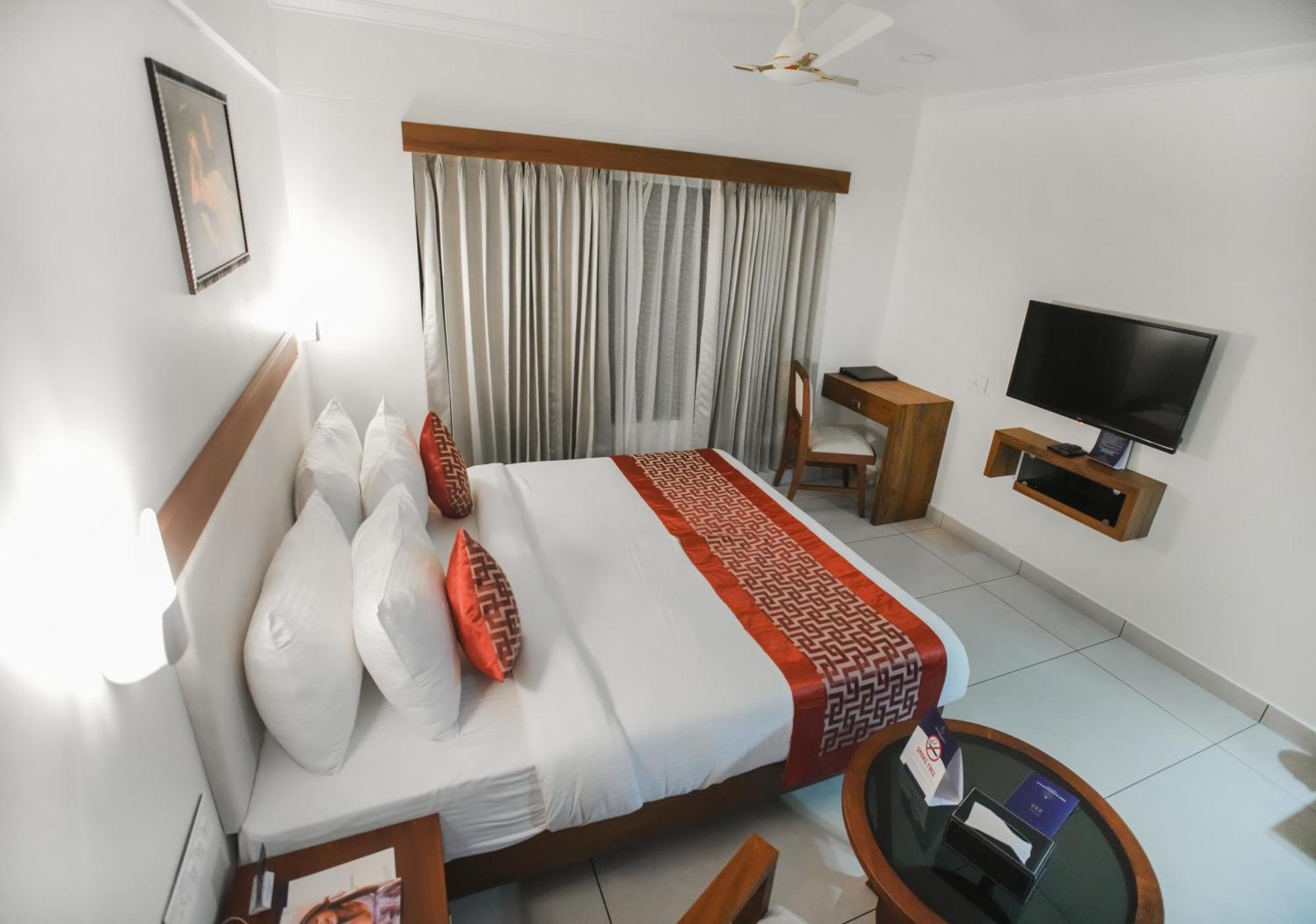 Kkm International Hotel Thiruvananthapuram ภายนอก รูปภาพ