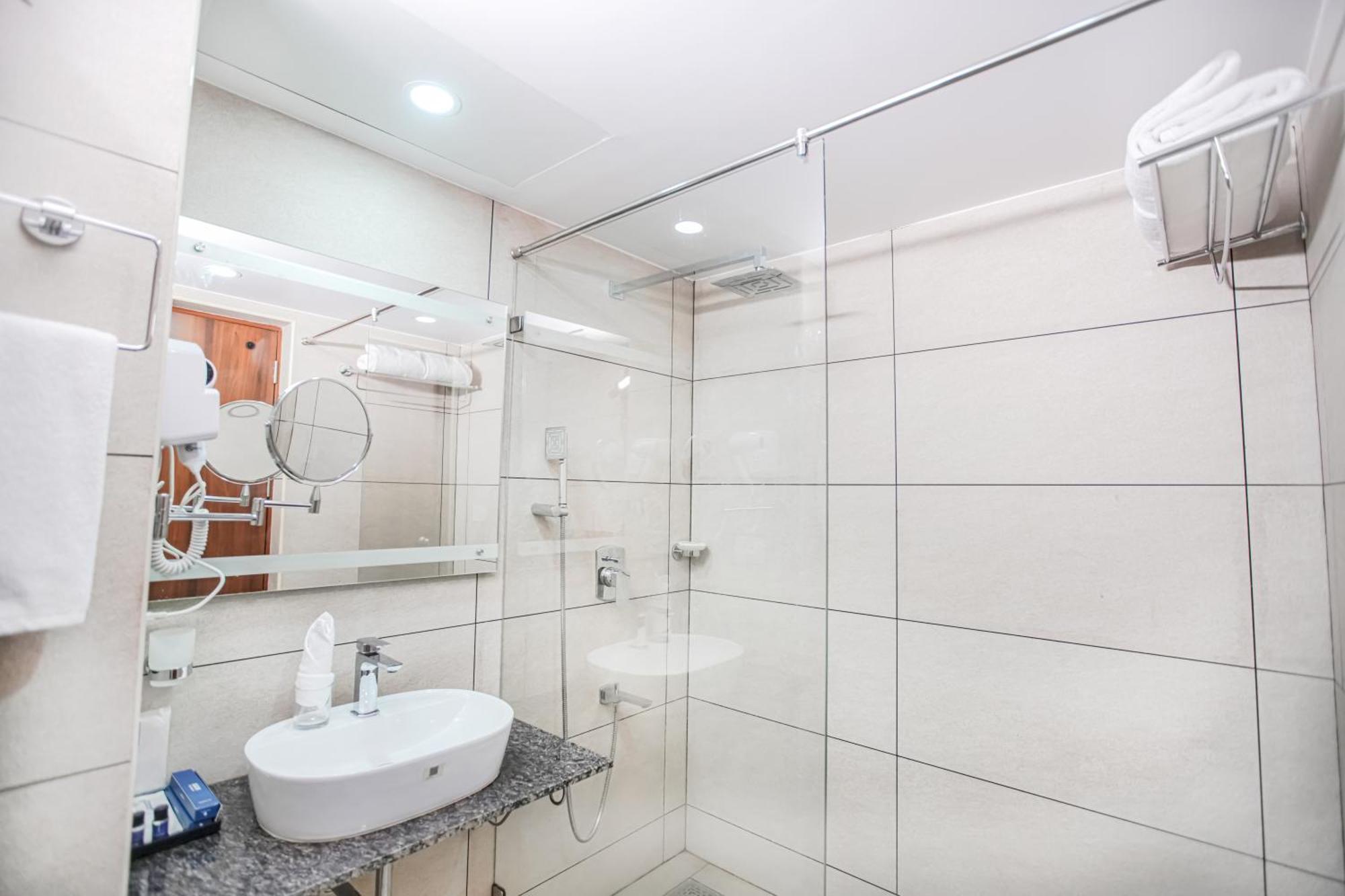 Kkm International Hotel Thiruvananthapuram ภายนอก รูปภาพ